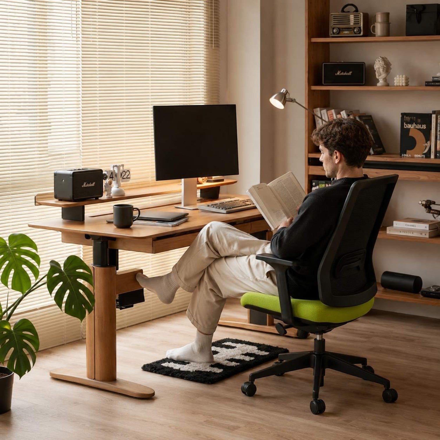 Addo Shop O-Live office chair with green seat and black mesh back, featuring a black base in a modern home office.