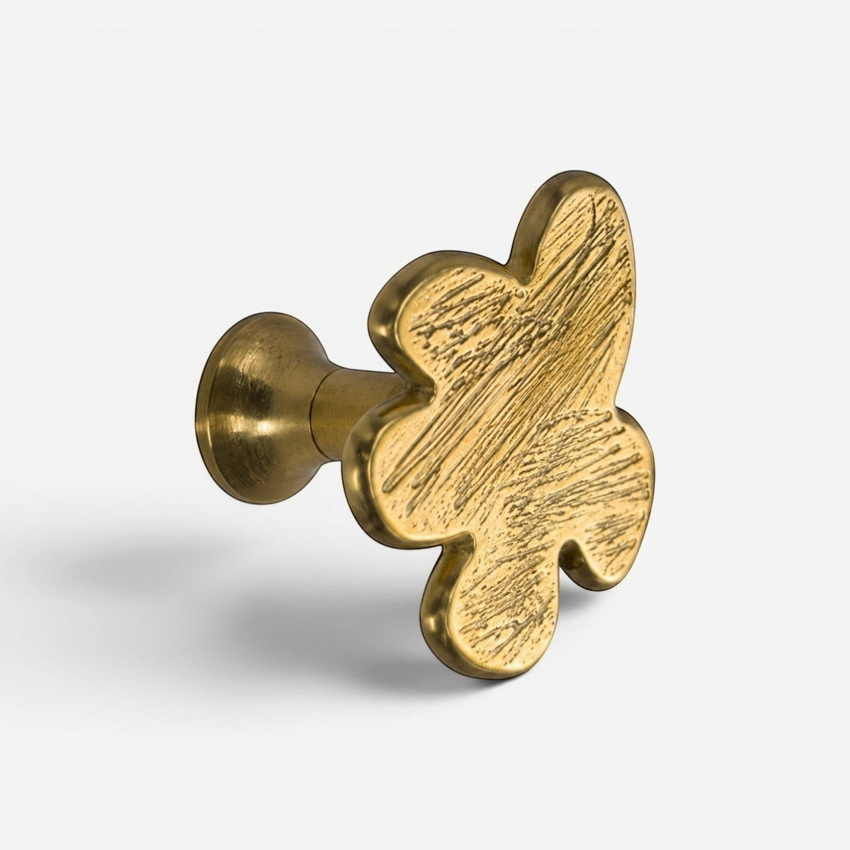 Addo Shop Beta clover-shaped wall hook in matte gold zamak with a textured finish for coats and accessories.