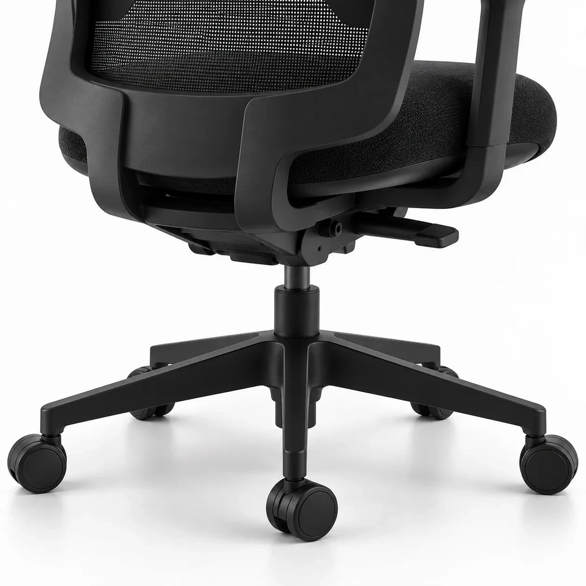 Addo Shop O-Live ergonomic office chair with black mesh backrest, upholstered seat, and five-star base with casters.