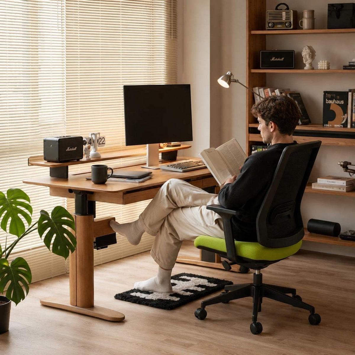 Addo Shop O-Live office chair with green seat and black mesh back, featuring a black base in a modern home office.