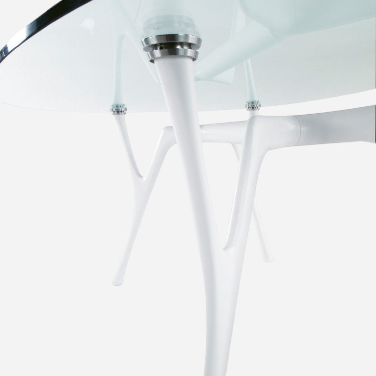 Addo Shop Pegaso dining table with a round tempered glass top and sculptural white cast aluminum base.