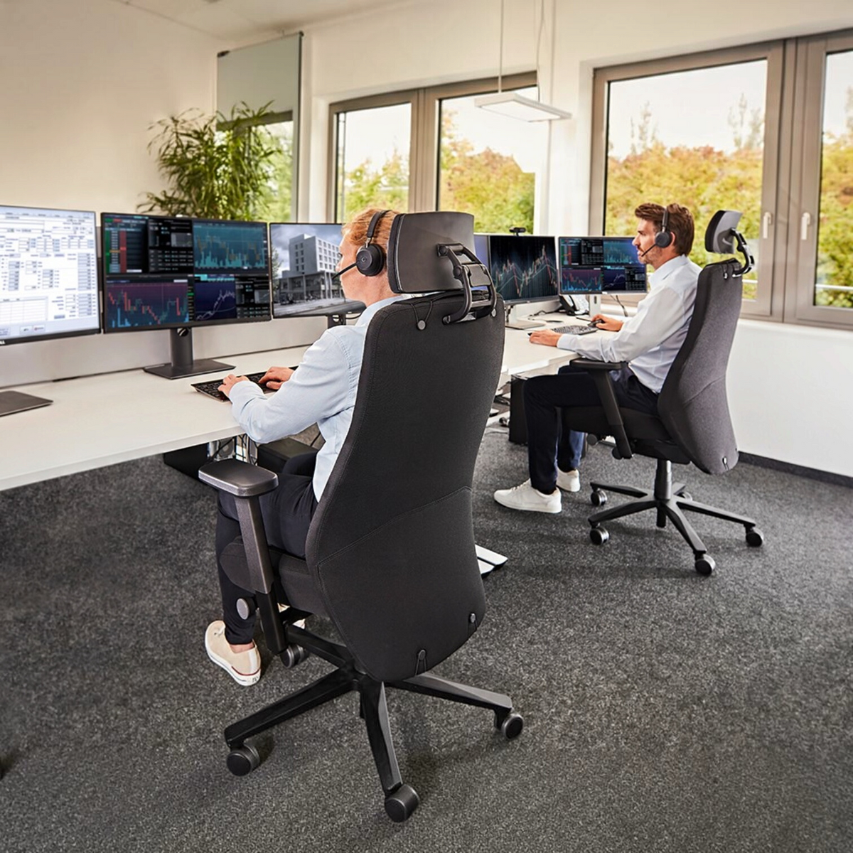 Addo Shop TWENTYFOUR ergonomic office chairs with headrests in a professional 24/7 control room setting.