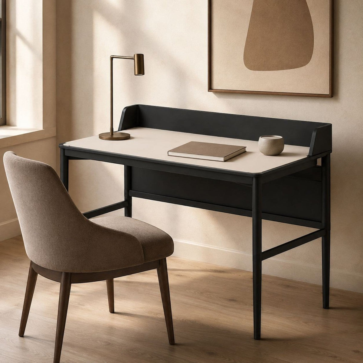 Addo Shop Urfa Hilton desk with black frame, light surface, and raised back edge, paired with a modern fabric chair.
