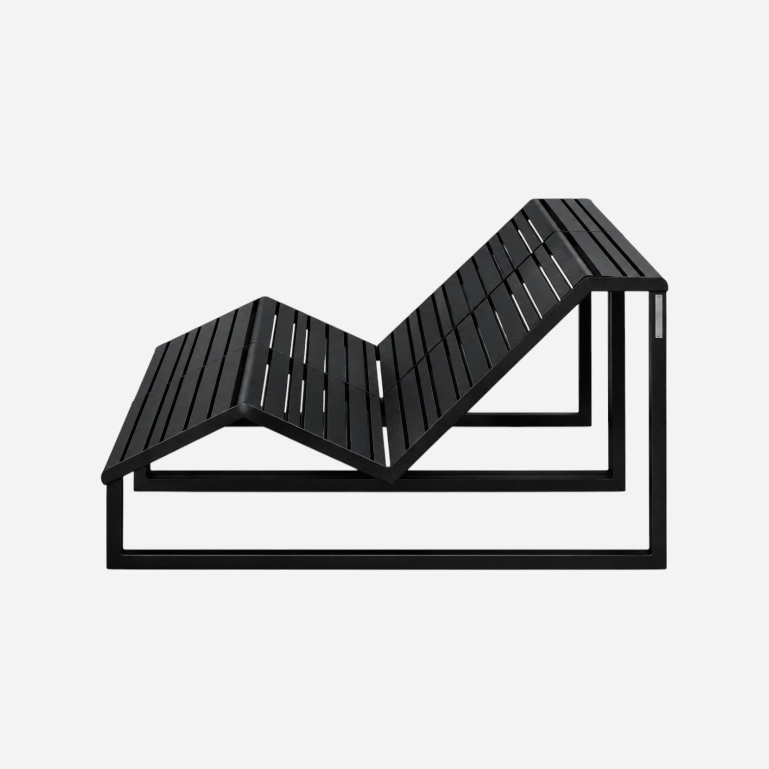 Addo Shop VENTIQUATTRORE.h24 black metal chaise longue with a modern slatted design for outdoor relaxation.