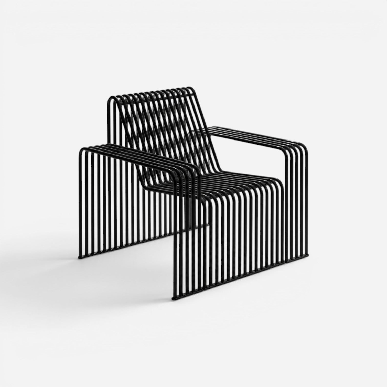 Addo Shop Zeroquindici .015 black metal lounge chair with a minimalist slatted design and integrated armrests.
