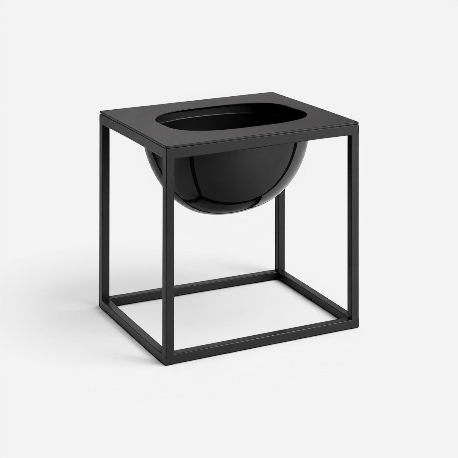 Addo Shop Florianopolis Planter 59, a modern black planter with a glossy bowl on a matte black metal frame.