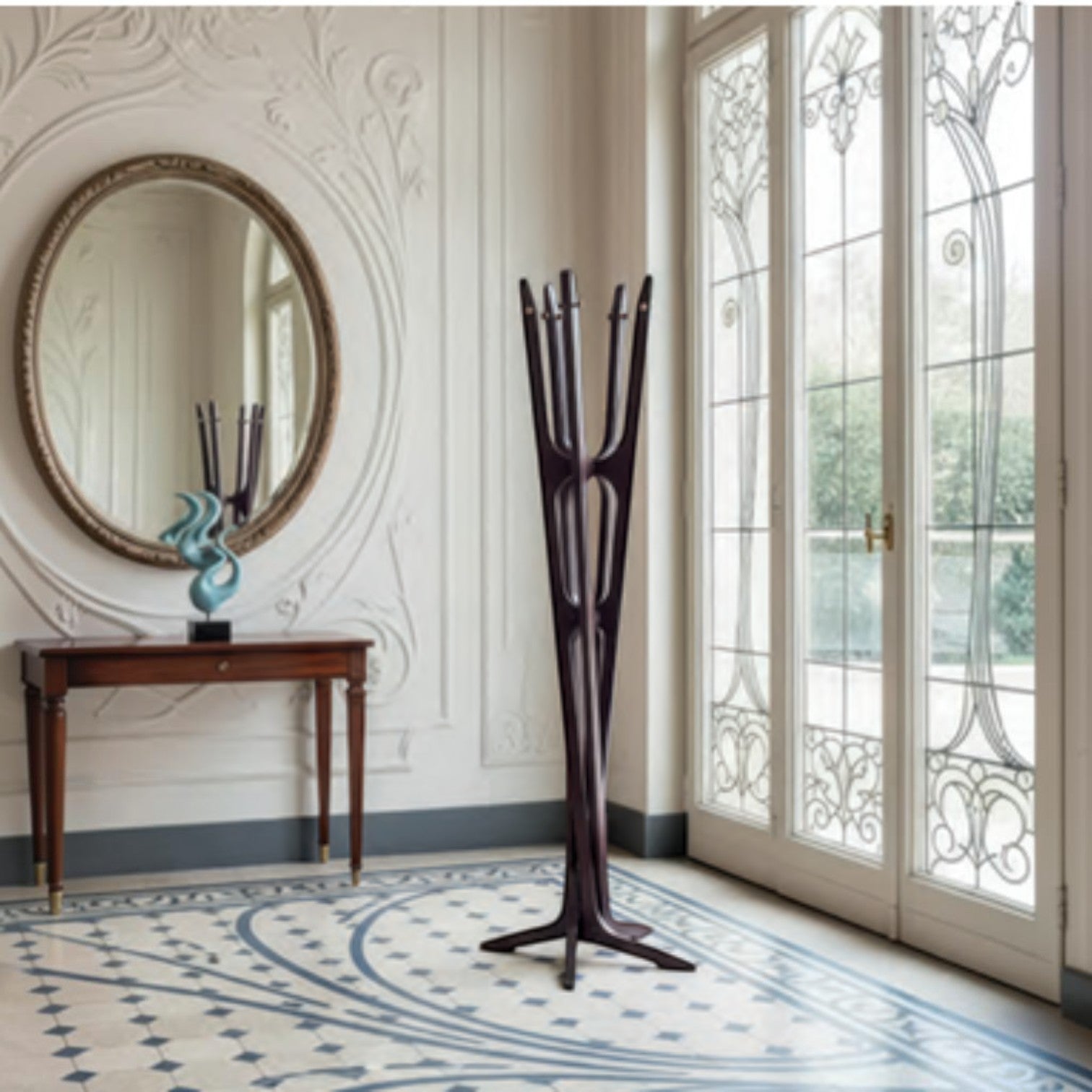 Addo Shop Maestrale dark wood coat stand with sculptural design, ideal for offices and reception areas.