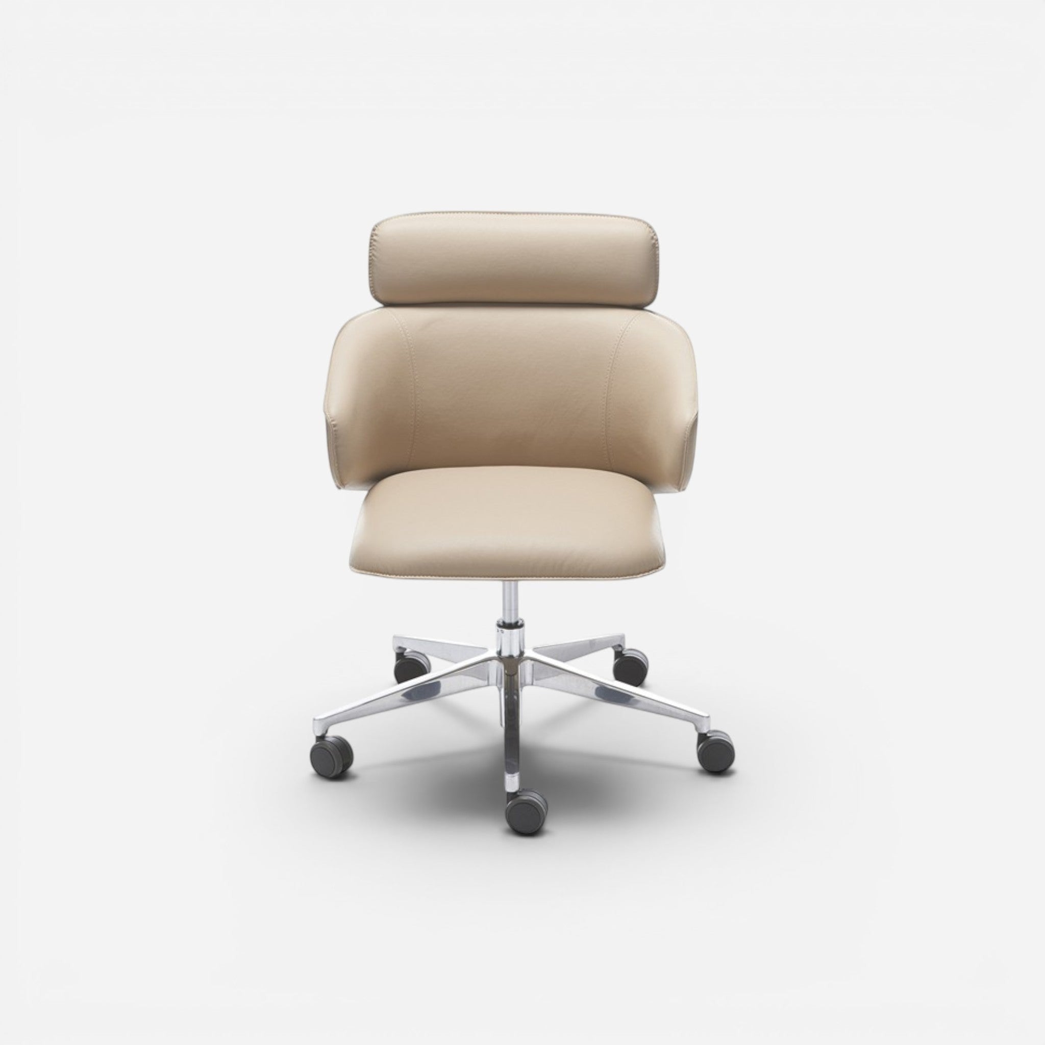 Addo Shop Wing High office chair in beige faux leather with aluminum base and adjustable height.