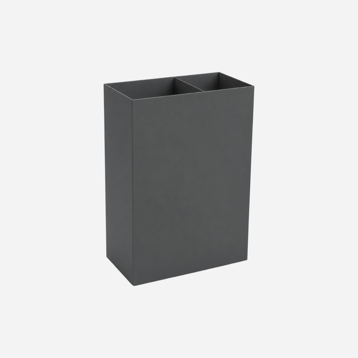 Design Collection çöp kovalı şemsiyelik, trafik grisi renkte iki bölmeli metal gövde, beyaz fonda önden görünüm